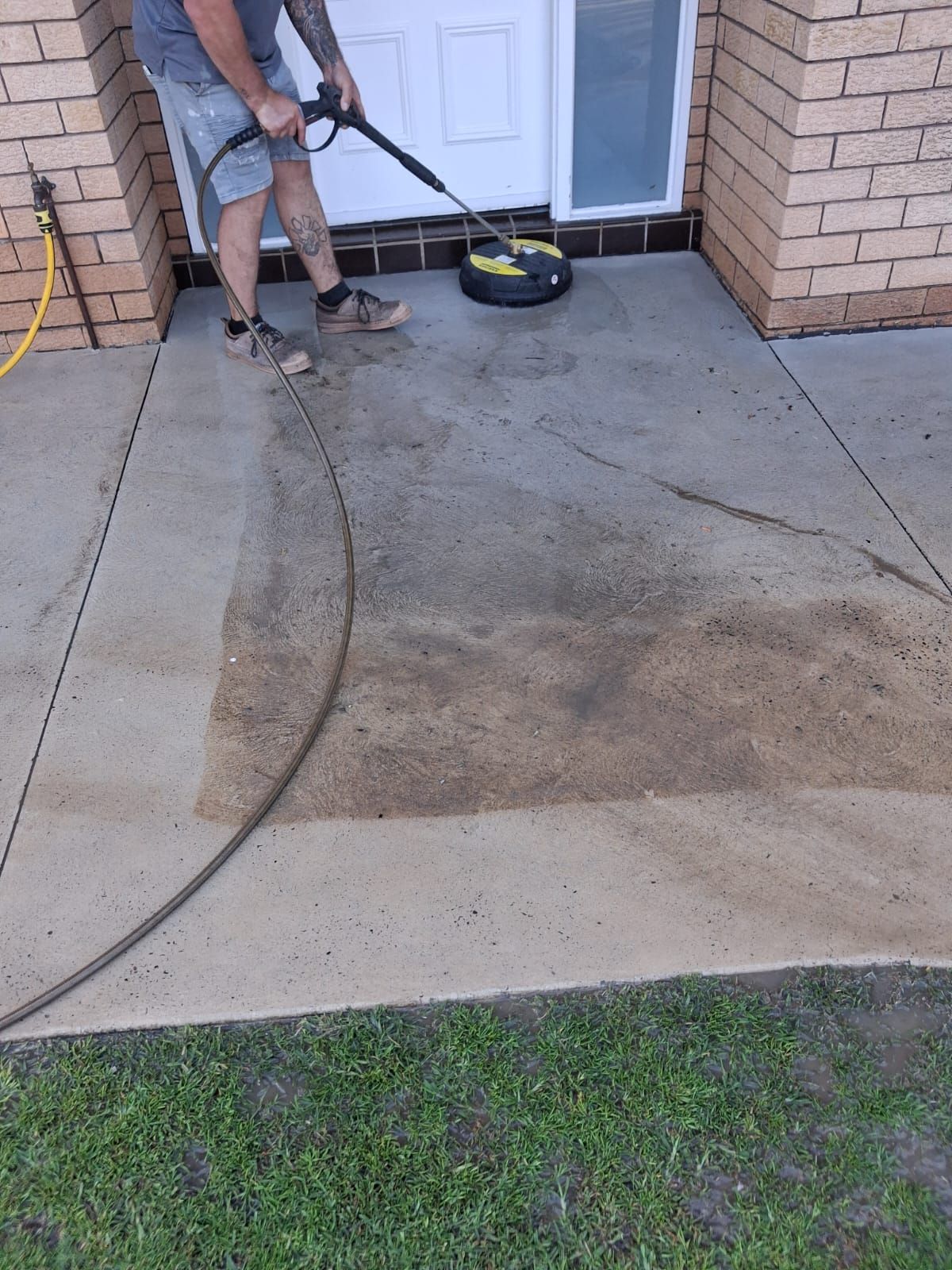 Surface cleaner showing clean and dirty concrete in Mount Ousley